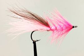 большое фото вариант популярной мухи woolly bugger на вадингтоне