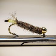 большое фото тяжелая мушка “ручейник в домике” на вольфрамовой головке со смещенным отверстием